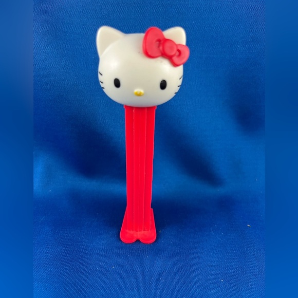 Pez “Hello Kitty” Candy Dispenser. Chip on base. - Picture 1 of 5